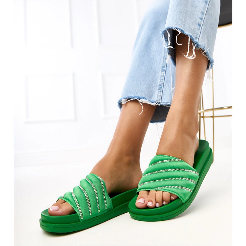 Flip -flops verde cu zirconii lui Cardon 2