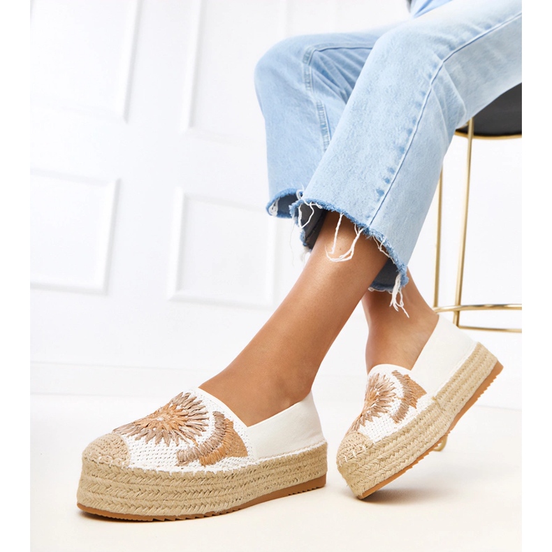 Espadrilles alb cu broderie pe platforma Lorin 2