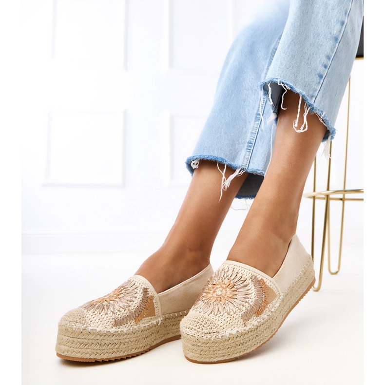 Beige espadrilles cu broderie pe platforma Lorin bej 2