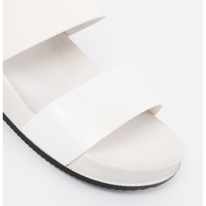 SHELOVET Papuci albi confortabili 1 SHELOVET Papuci albi confortabili 1