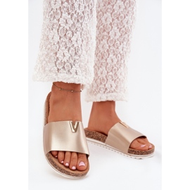 Boto Flip -flops pentru femei pe o platformă de plută cu un detaliu decorativ al vessira de aur 2