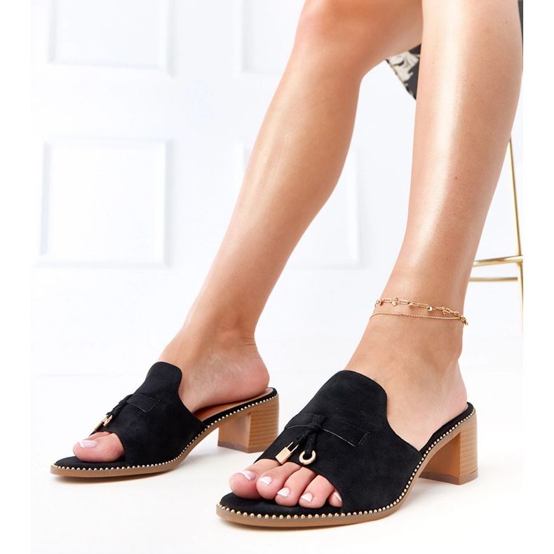 Flip -flip -flops pe ornamentul lui Breeld negru 1