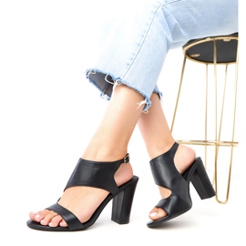 Sandale negre pe stâlp fixate cu cuburi Sergida negru 2