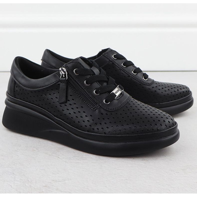 Încălțăminte din piele pentru femei perforate pe pană Black Vinceza 79565 negru 2