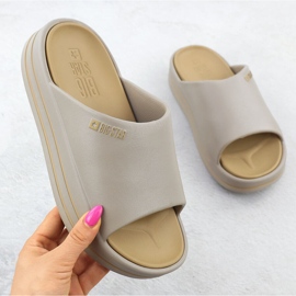 FLIP -uri pentru femei pe platforma bej bage Big Star SS274424 1