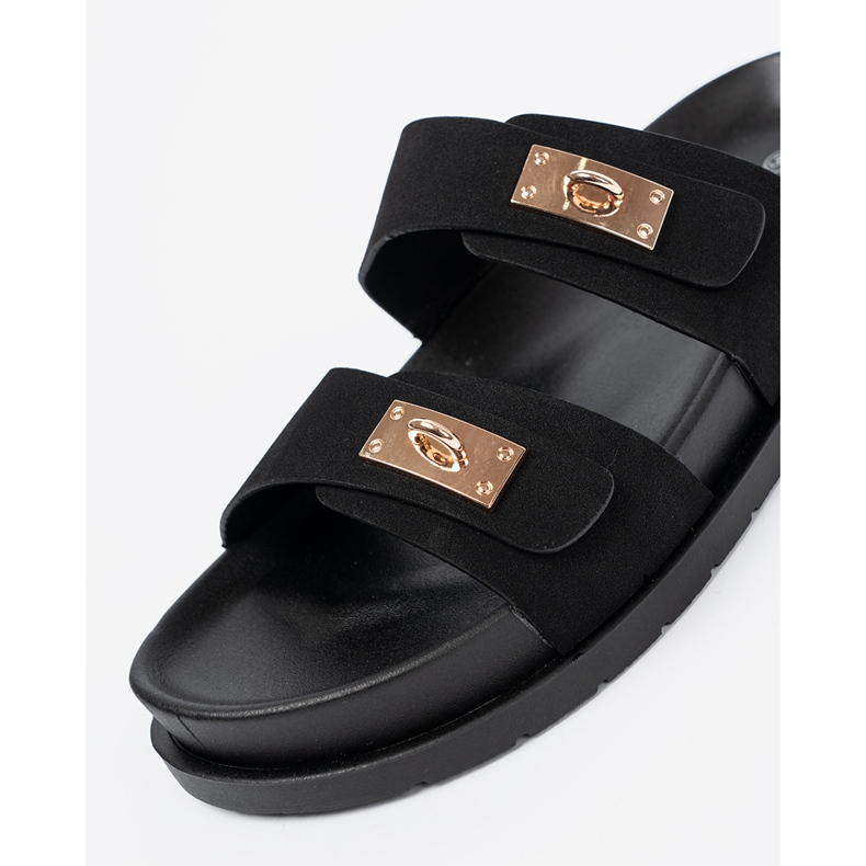 Shelvt Papuci pe platformă cu detalii de aur negru 1