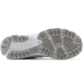 Pantofi New Balance M2002WC bej 8