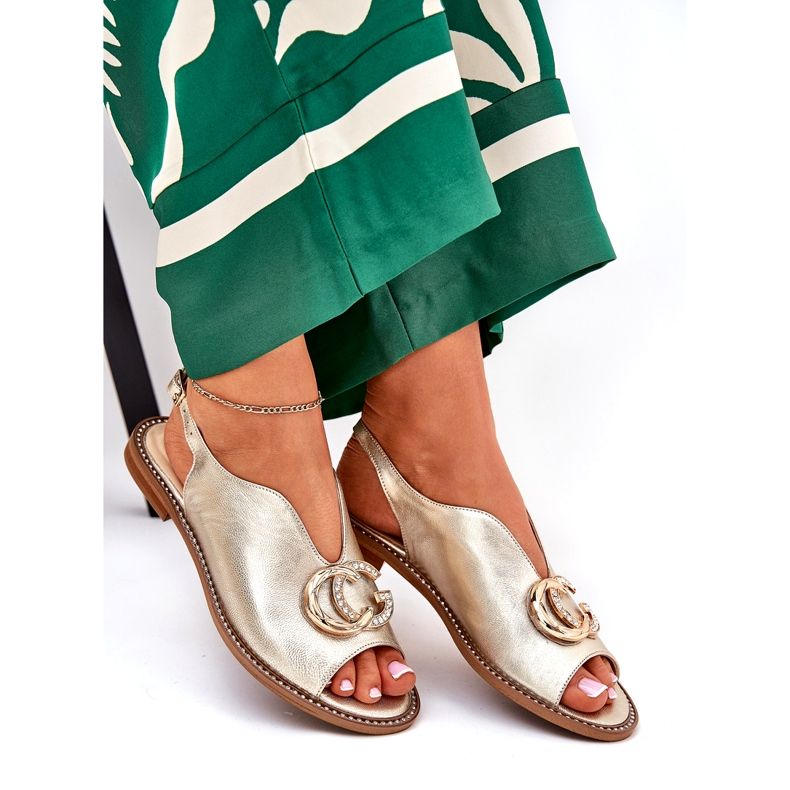 Sandale din piele cu lac plat cu decorarea Laura Messi 2865 Zlotys de aur 4 Sandale din piele cu lac plat cu decorarea Laura Messi 2865 Zlotys de aur 4