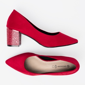 Goodin Pompe elegante pe un post decorativ roșu 2