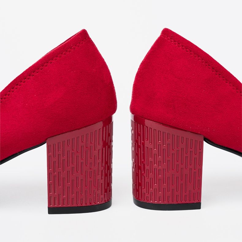 Goodin Pompe elegante pe un post decorativ roșu 1