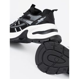 Shelvt Adidași negri cu un superior respirabil și o talpă masivă albă negru 1 Shelvt Adidași negri cu un superior respirabil și o talpă masivă albă negru 1