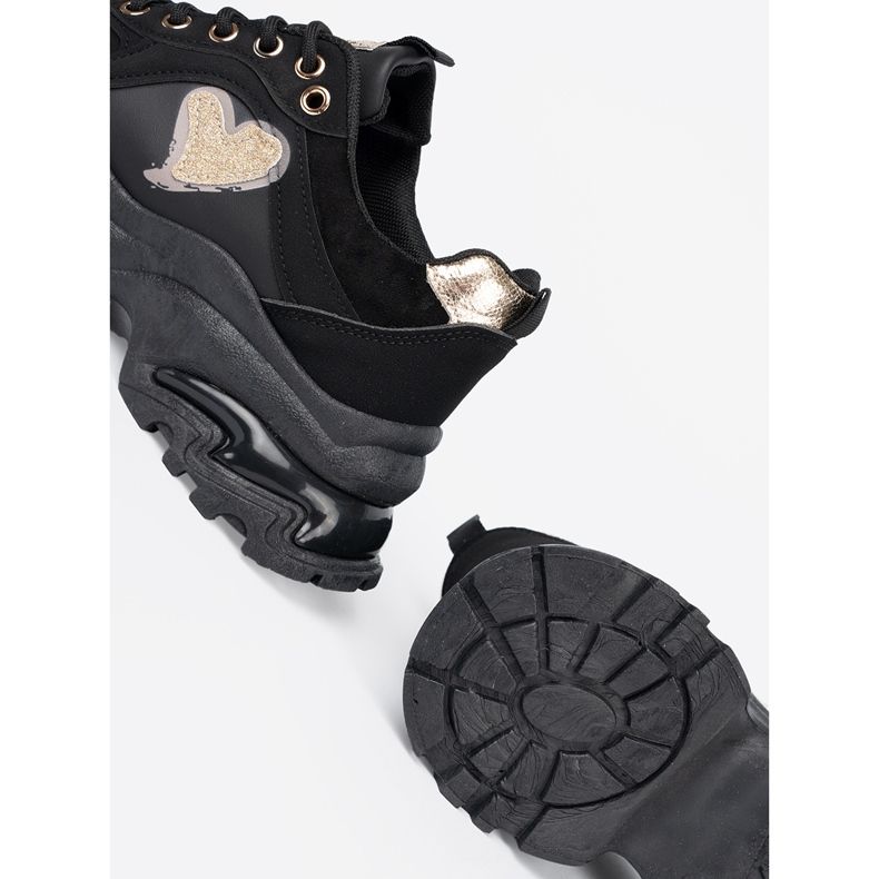 Shelvt Adidași negri cu o inimă de aur decorativă negru 1