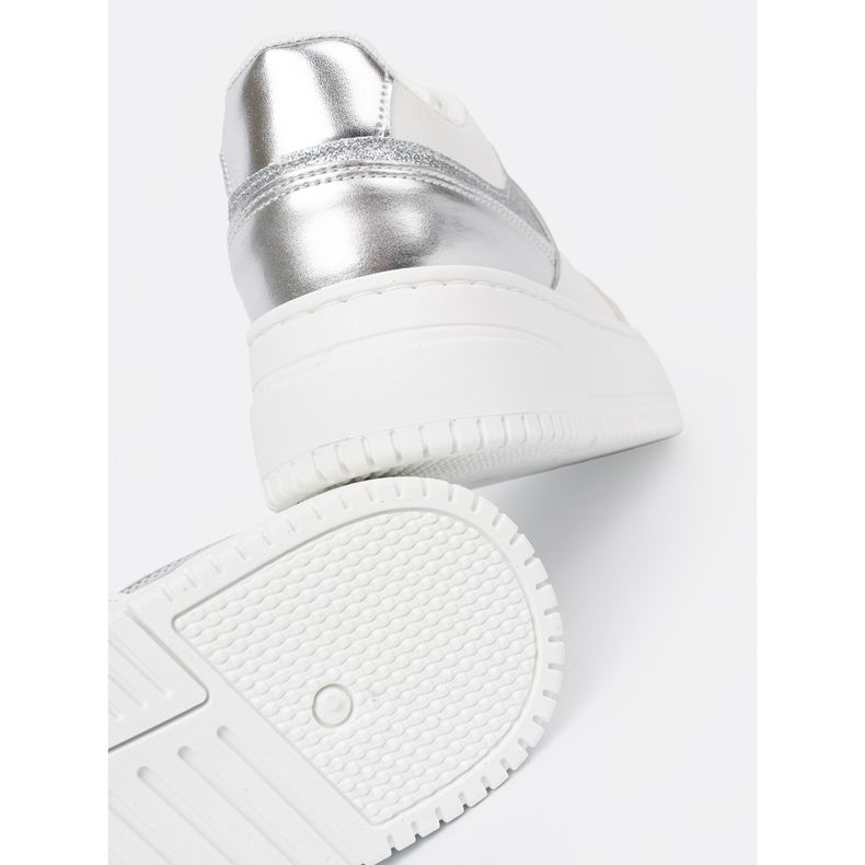 Shelvt Adidași albi și argintii cu detalii strălucitoare multicolor 2