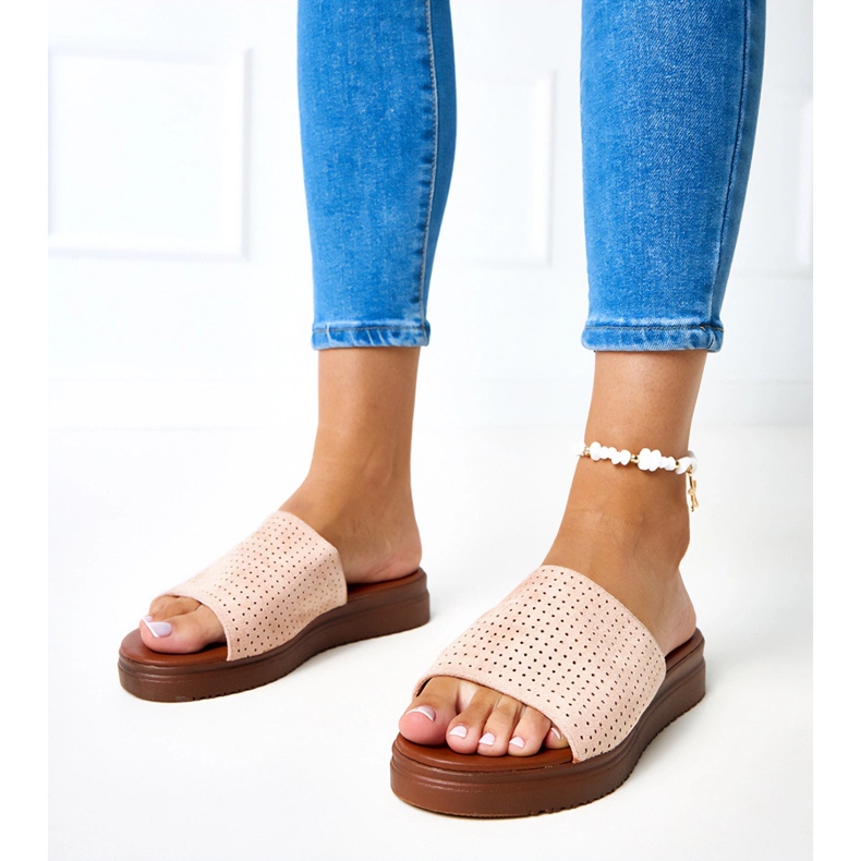 Papuci roz cu căptușeală ajurata de la Idabel 1