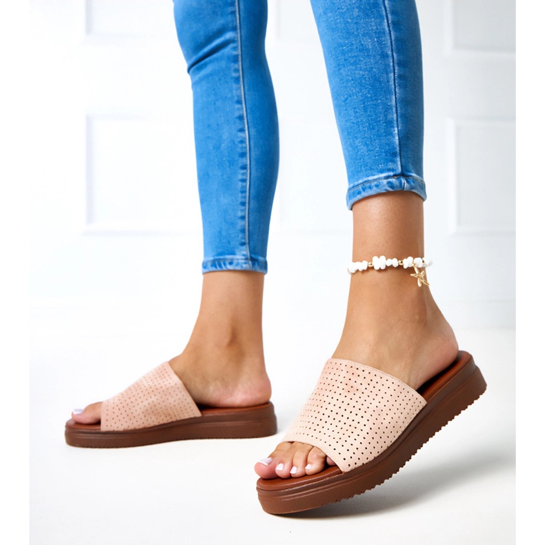 Papuci roz cu căptușeală ajurata de la Idabel 2