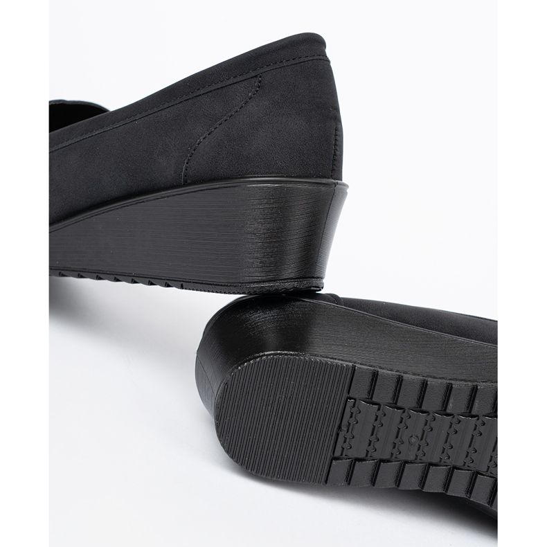 Shelvt Pantofi cu pană neagră cu ornament negru 1