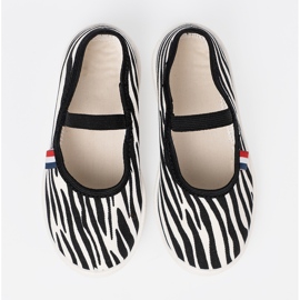 Shelvt Andratii de lumină alb -negru introdus cu un motiv zebra 3