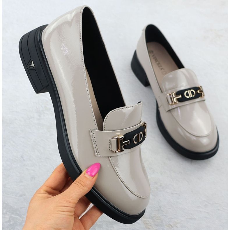 Pantofi de piele pentru femei lăcuite bej Vinceza 39957 1