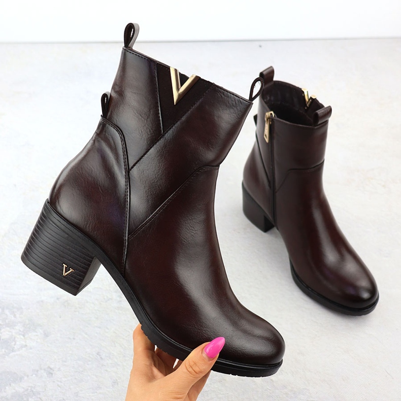 Cizme pentru femei pe post izolat Brown Vinceza 58581 maro 1