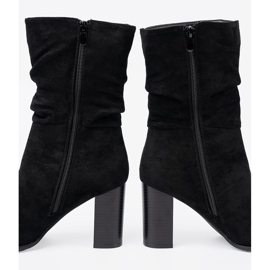 Shelvt Cizme negre pe postare cu un superior sclipitor negru 1