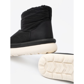 Shelvt Cizme de zăpadă neagră impermeabilă cu un interior de blană negru 2 Shelvt Cizme de zăpadă neagră impermeabilă cu un interior de blană negru 2