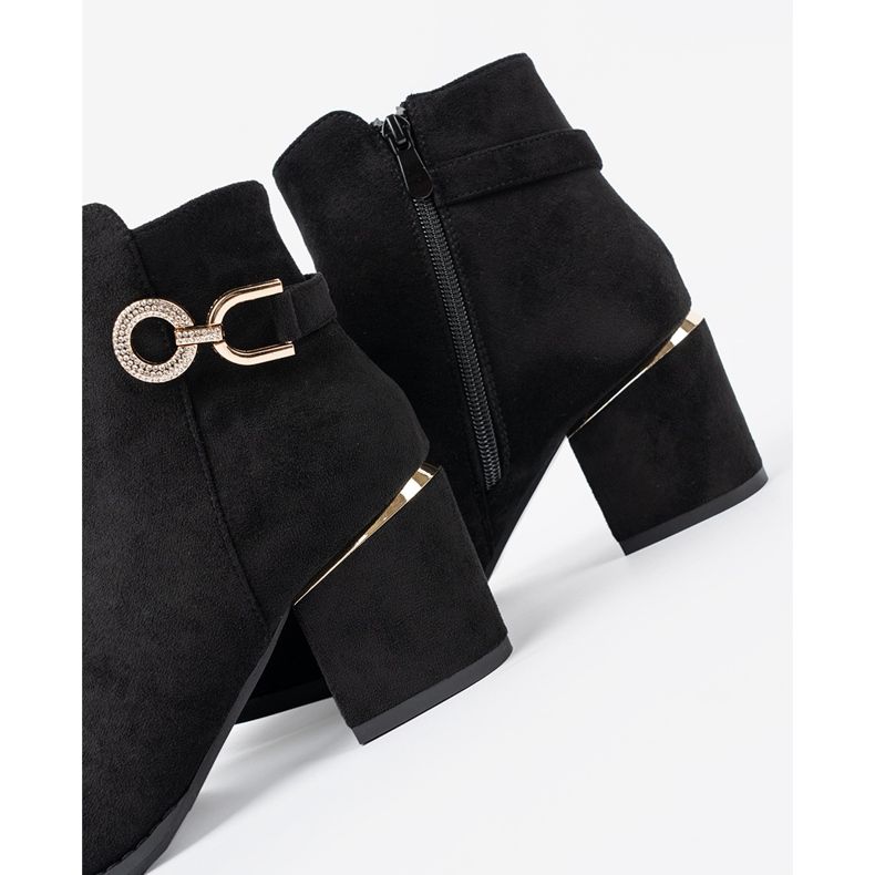 Shelvt Cizme pentru femei negre cu o cataramă elegantă negru 1