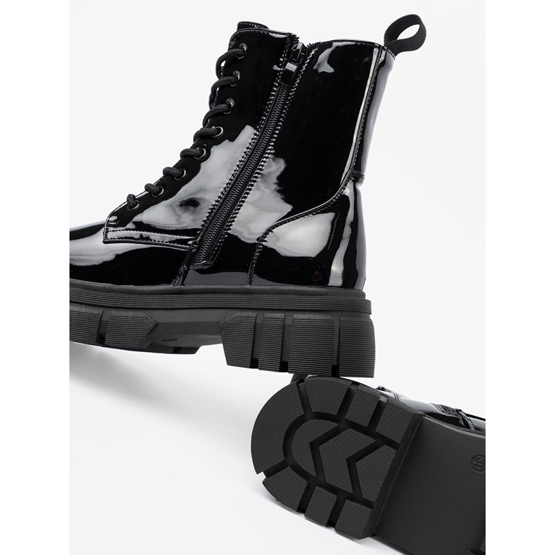 Shelvt Muncitori negri lăcuiți pe o talpă masivă negru 2 Shelvt Muncitori negri lăcuiți pe o talpă masivă negru 2