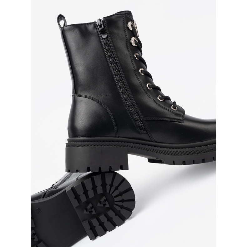 Shelvt Pungi cu dantelă neagră cu decorare metalică negru 2 Shelvt Pungi cu dantelă neagră cu decorare metalică negru 2