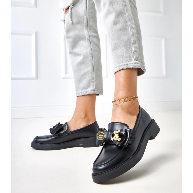 Plăceri negri cu un arc și tedy ursuleț negru 2