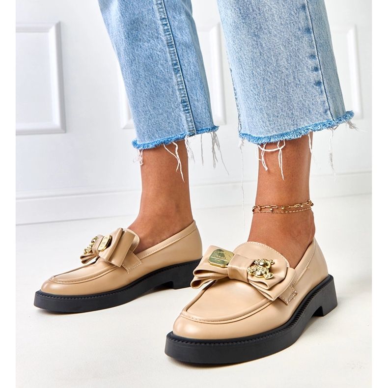 Plăceri bej cu un arc și teriwa urs 1