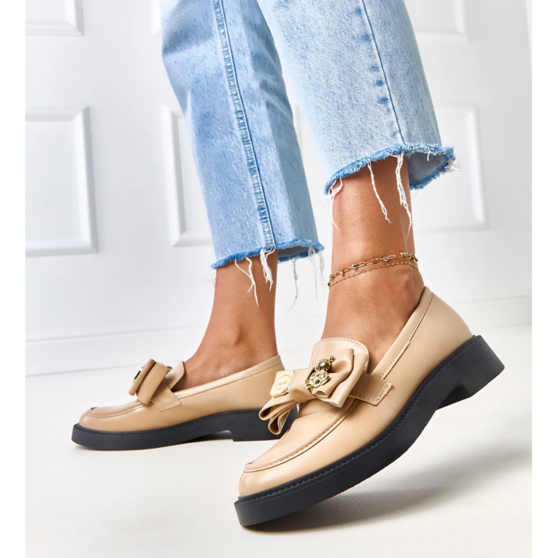 Plăceri bej cu un arc și teriwa urs 2