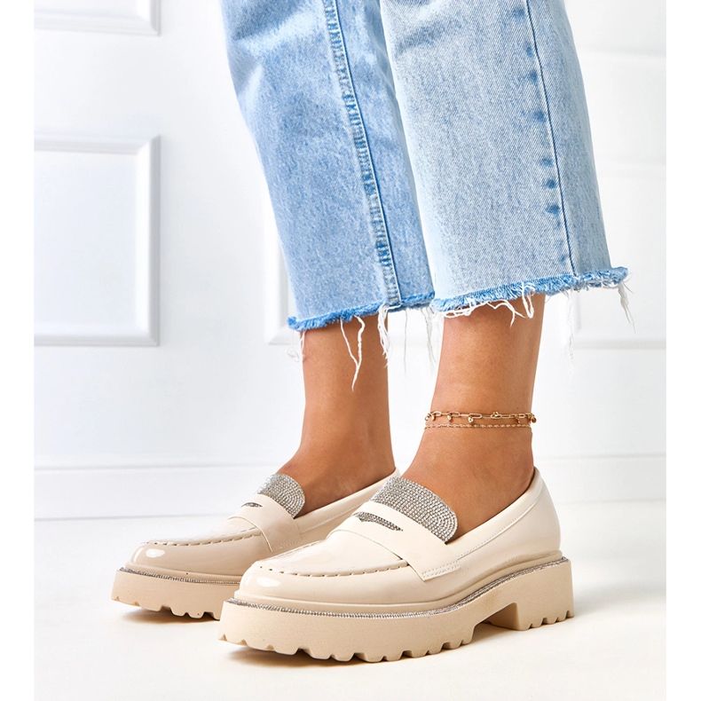 Plăcile lăcuite bej decorate cu zirconii Laures 1