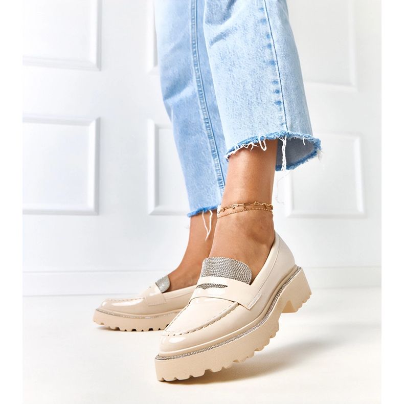 Plăcile lăcuite bej decorate cu zirconii Laures 2