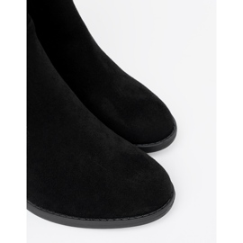 Shelvt Cizme negre elegante pe un stâlp cu un superior sclipitor negru 1