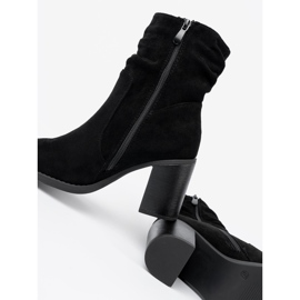 Shelvt Cizme negre elegante pe un stâlp cu un superior sclipitor negru 2