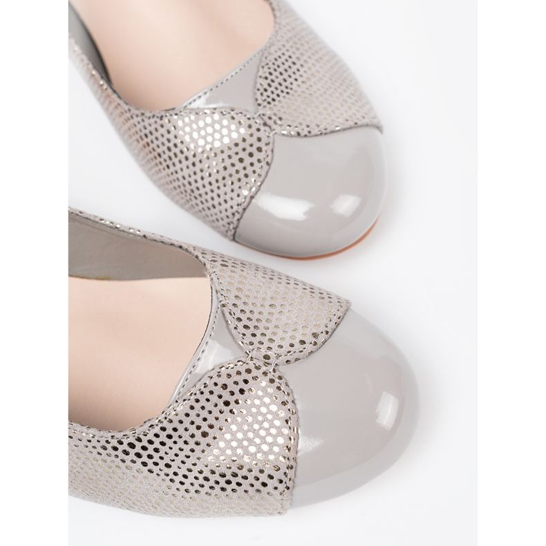 Shelvt Pompe gri cu un decor argintiu 1