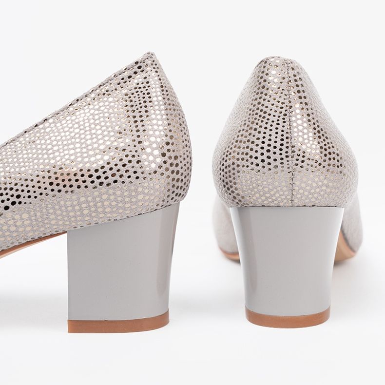 Shelvt Pompe gri cu un decor argintiu 2