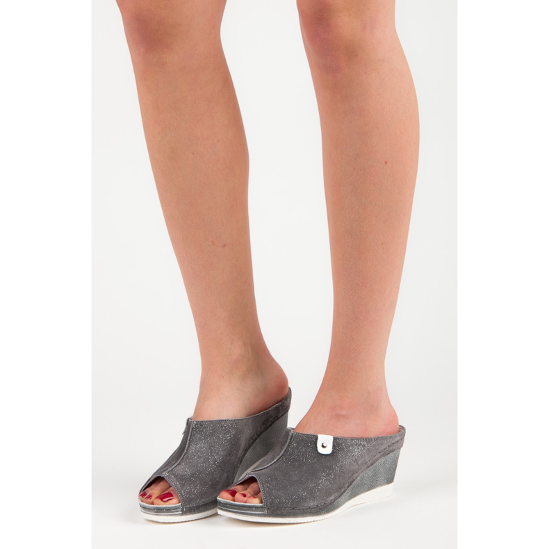 Vinceza Papuci gri cu pană 1