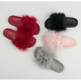 Papuci cu blană roșu 1