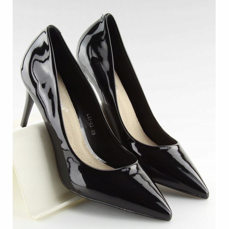 Pompă neagră din piele lacată LEI-83 Neagră negru 1