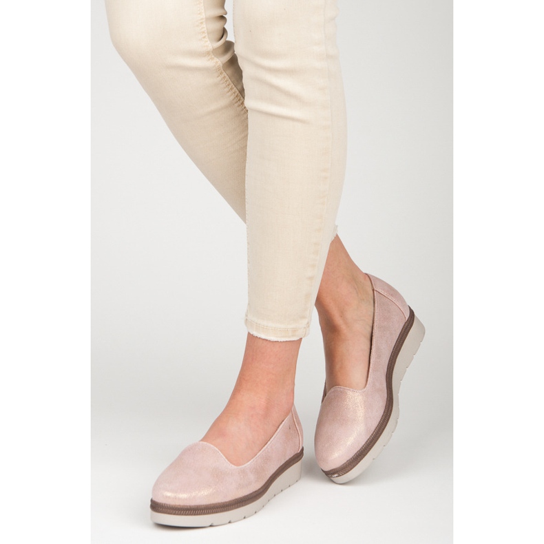 Vinceza Lordsy On The Platform roz 1