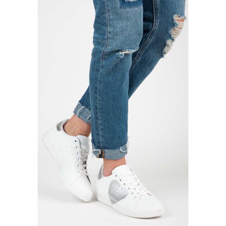 Adidasi albi cu inima 1