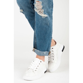 Adidasi albi cu o stea 1 Adidasi albi cu o stea 1