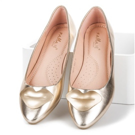 Fama Se sărută balerina galben 2