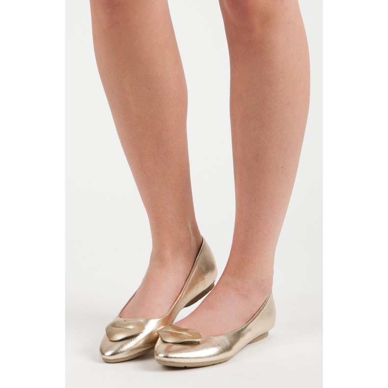 Fama Se sărută balerina galben 1