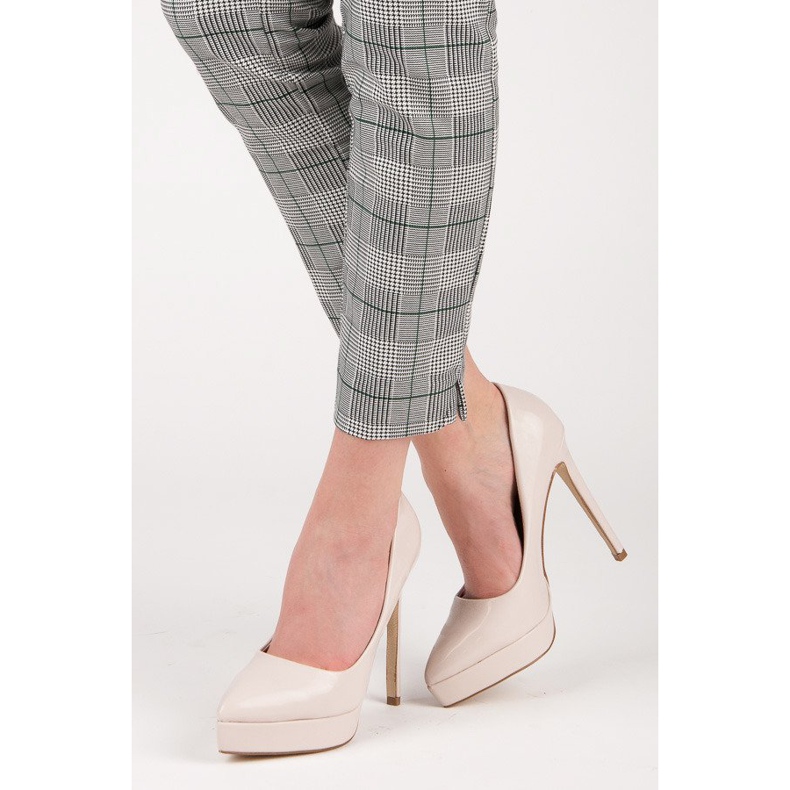 Small Swan Tocuri lacuite pe platforma maro 2