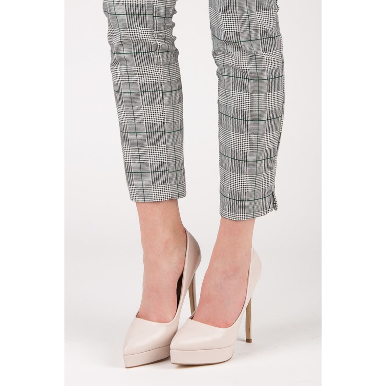 Small Swan Tocuri lacuite pe platforma maro 1