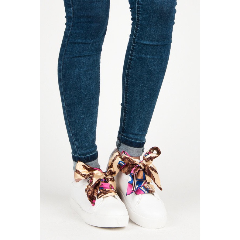 Vices Adidași legați cu o panglică menghine alb 1 Vices Adidași legați cu o panglică menghine alb 1