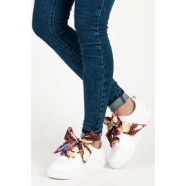 Vices Adidași legați cu o panglică menghine alb 2 Vices Adidași legați cu o panglică menghine alb 2