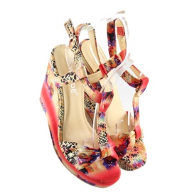 Sandale cu pană din satin 903 roșu 1